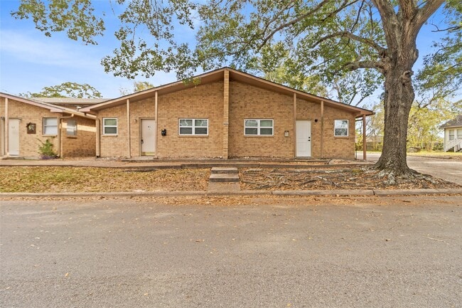 Building Photo - 1503 Ave P