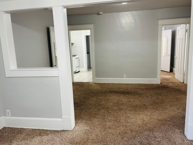 Building Photo - La Selle Apartments