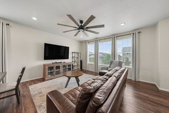 Building Photo - Beautiful spacious four bedroom house!