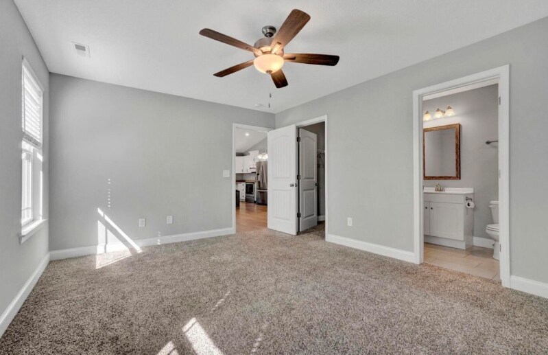 Building Photo - 9 Willow Pines Ct