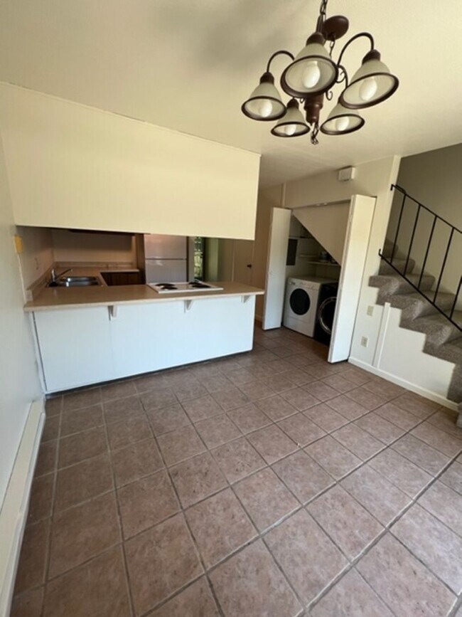 Building Photo - Spacious Condo with Private Patio