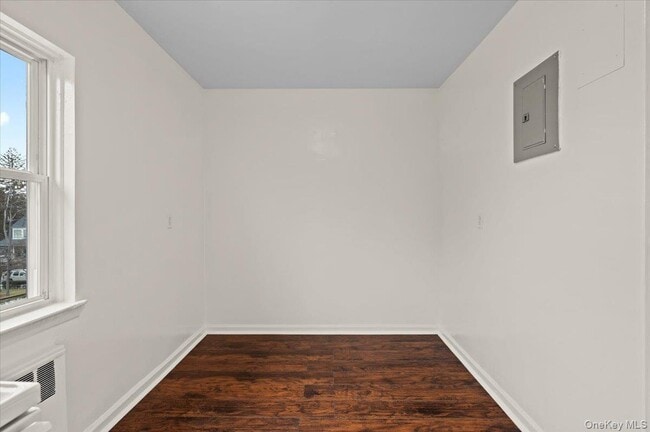 Building Photo - 437 Pelham Rd