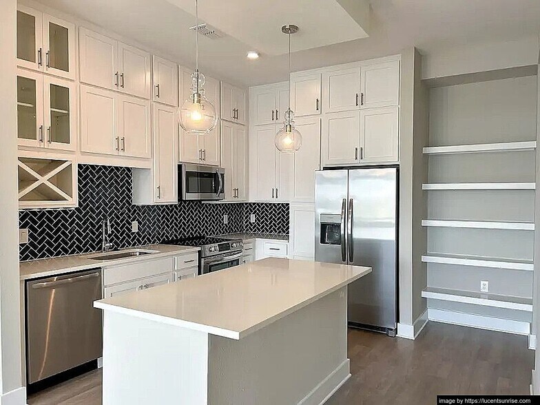 Building Photo - 4950 Lunar Ln