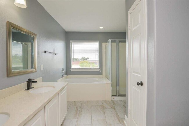 Building Photo - 8755 Thistlemoor Ln