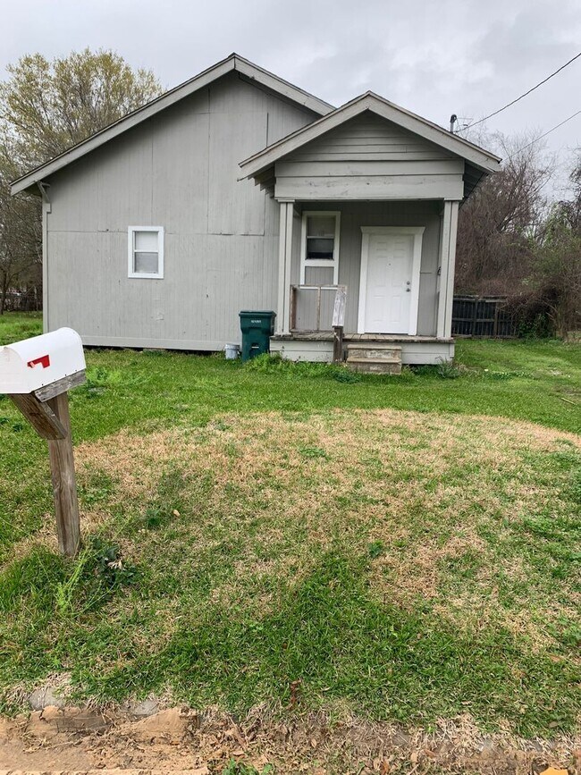 Building Photo - Completely Renovated Property, will not la...