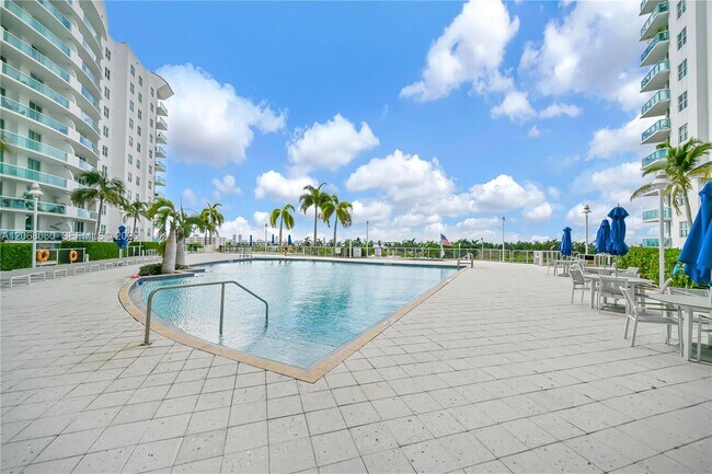 Building Photo - 7900 Harbor Island Dr