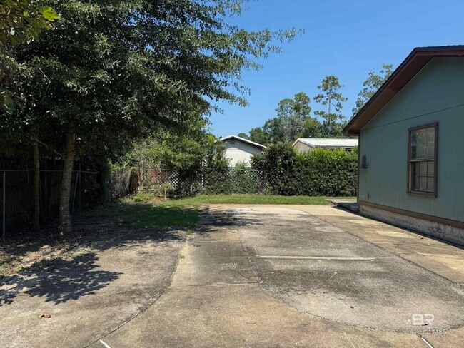 Building Photo - 1601 Matias Dr