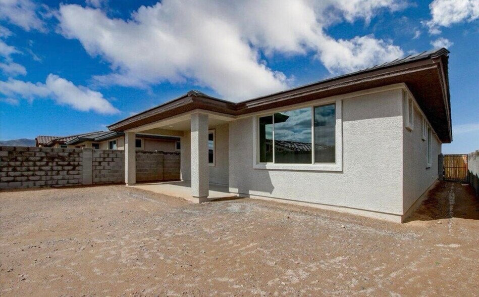 Building Photo - 19427 W Annika Dr