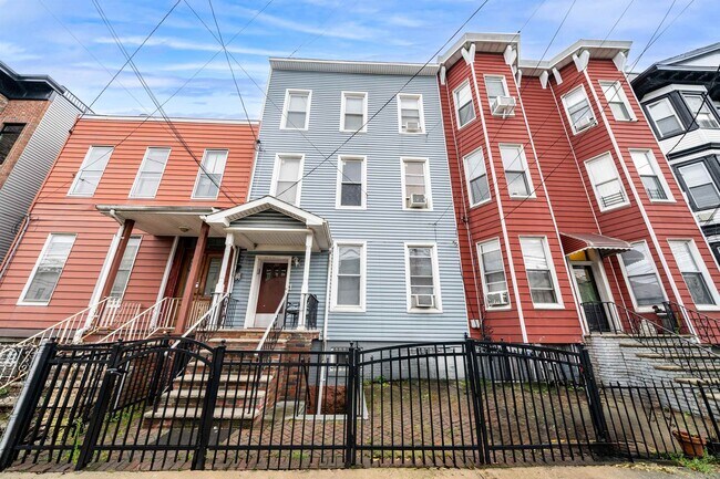 Building Photo - 203 Bowers St