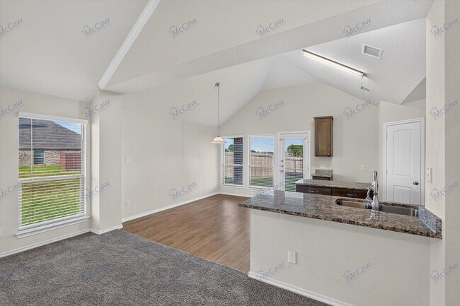 Building Photo - 324 Greenhaven Dr