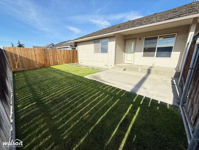 Building Photo - 601-603 Jade Pl