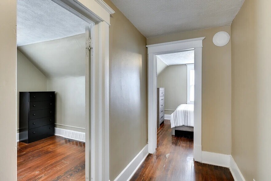Building Photo - 4663 Marcy St
