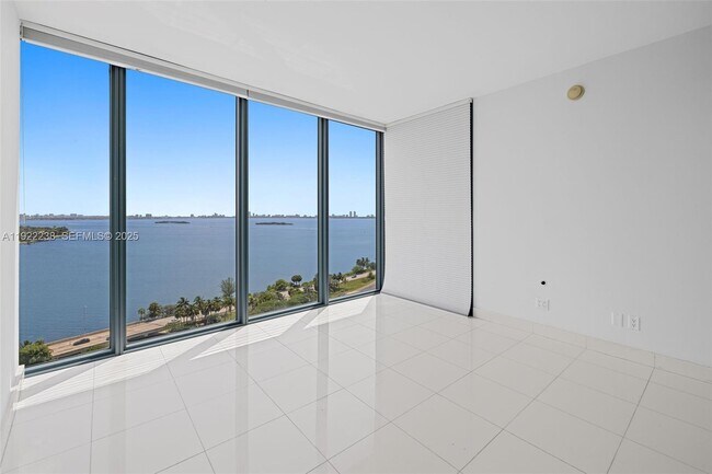 Building Photo - 601 NE 36th St