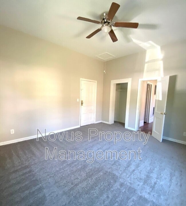 Building Photo - 302 Cedar St