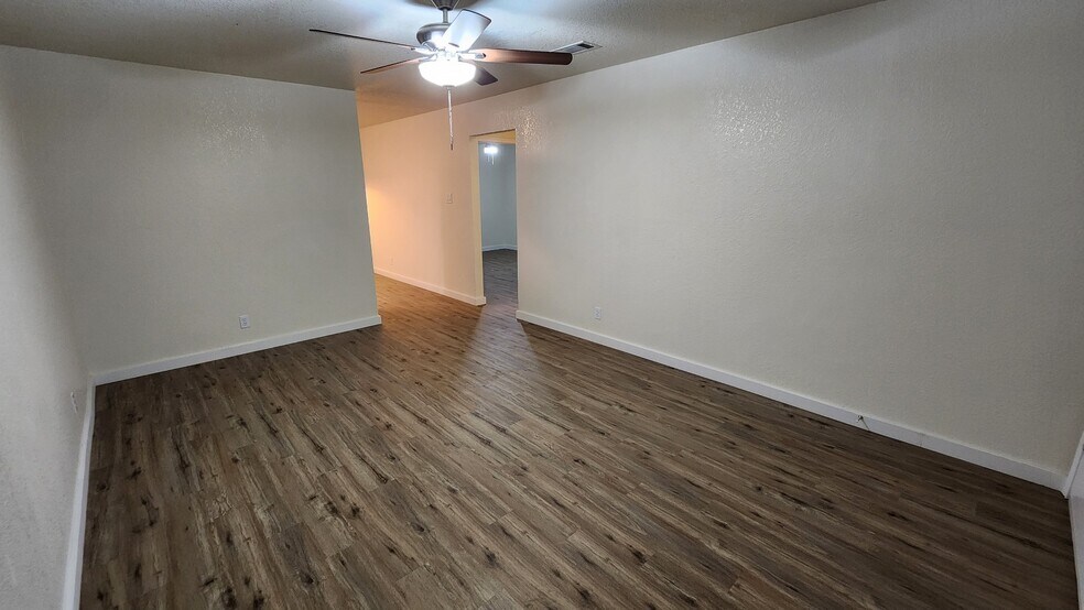 Living area going into the kitchen and bedrooms. - 1110 Circle M Dr
