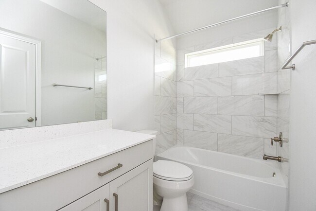 Building Photo - 2323 Birch View Ln