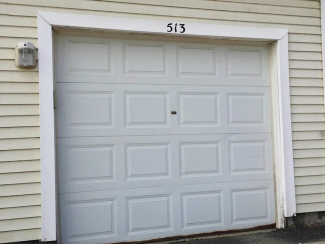 Building Photo - 525 Silverstone Dr