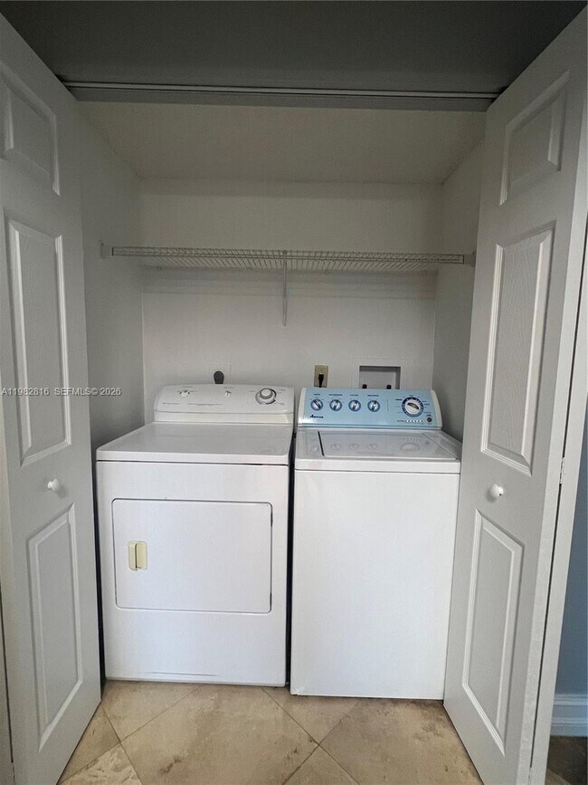 Building Photo - 9777 Westview Dr