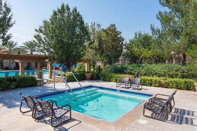 Building Photo - GORGEOUS 4+3 in Copperhill Area
