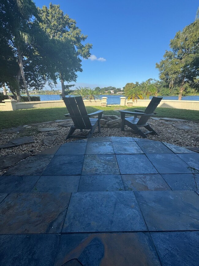 Building Photo - 406 Lillian Dr