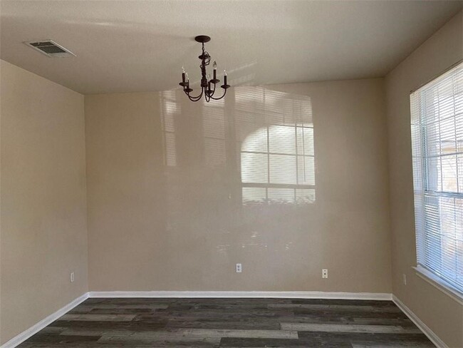 Building Photo - 9215 Pioneer Forest Dr