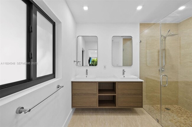 Building Photo - 743 Aledo Ave