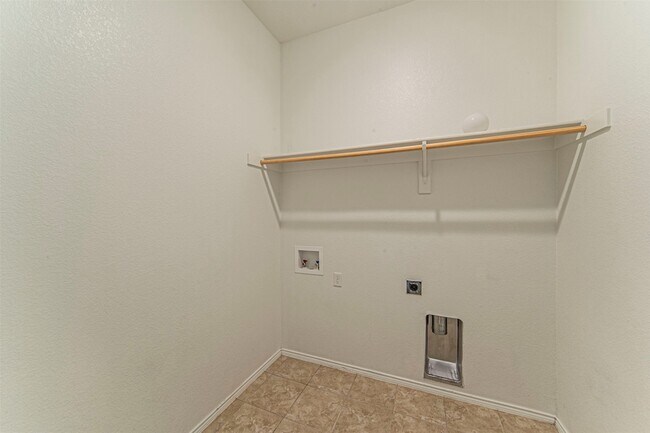 Building Photo - 8036 Branch Hollow Trail