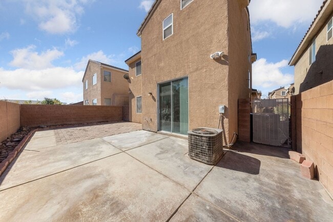 Building Photo - Charming 3-Bedroom Home in Gated North Las...