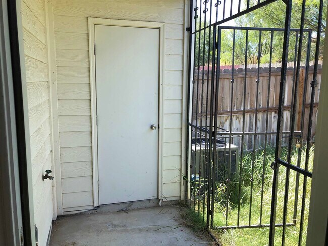 Building Photo - 4246 Dorel Dr