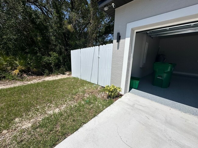 Building Photo - 6033 Kumquat Cir