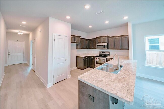 Building Photo - 395 Hilburn Ln
