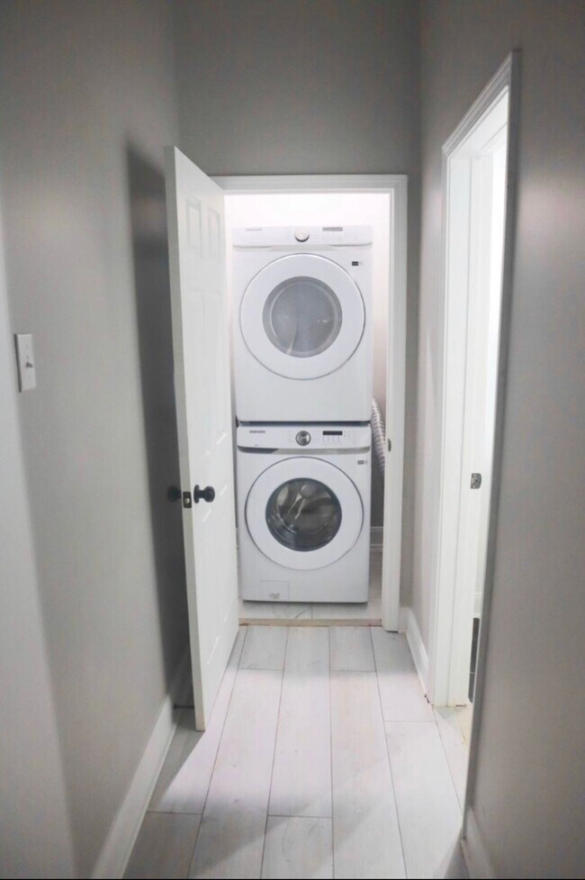 Building Photo - 1927 Louisiana Ave