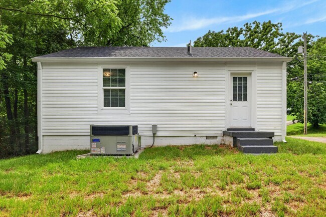 Building Photo - 101 Valley View Cir