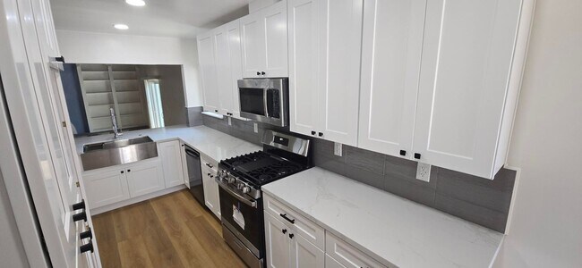 Building Photo - Spacious 3-Bedroom Single Family House with bonus room in Torrance- $4,400/month