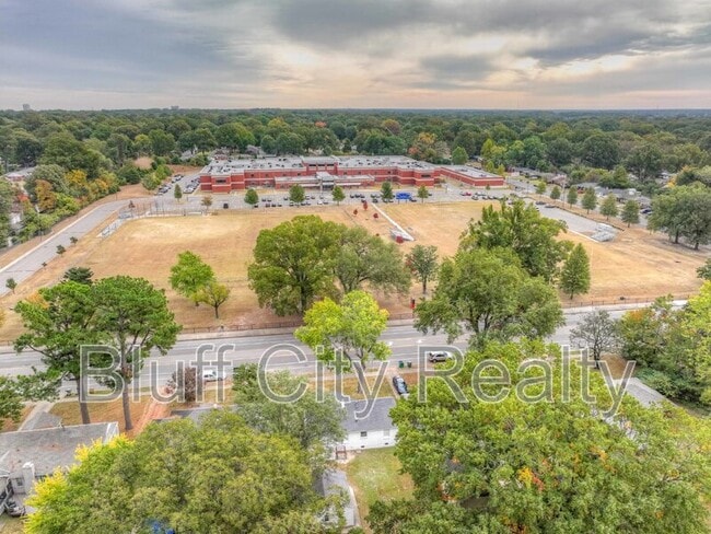 Building Photo - 1363 Colonial Rd