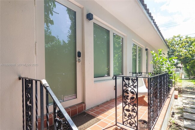 Building Photo - 523 NE 68th St