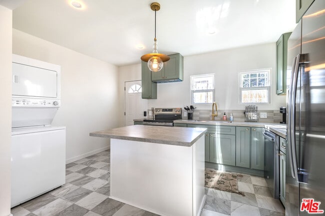 Building Photo - 7853 Brighton Ave