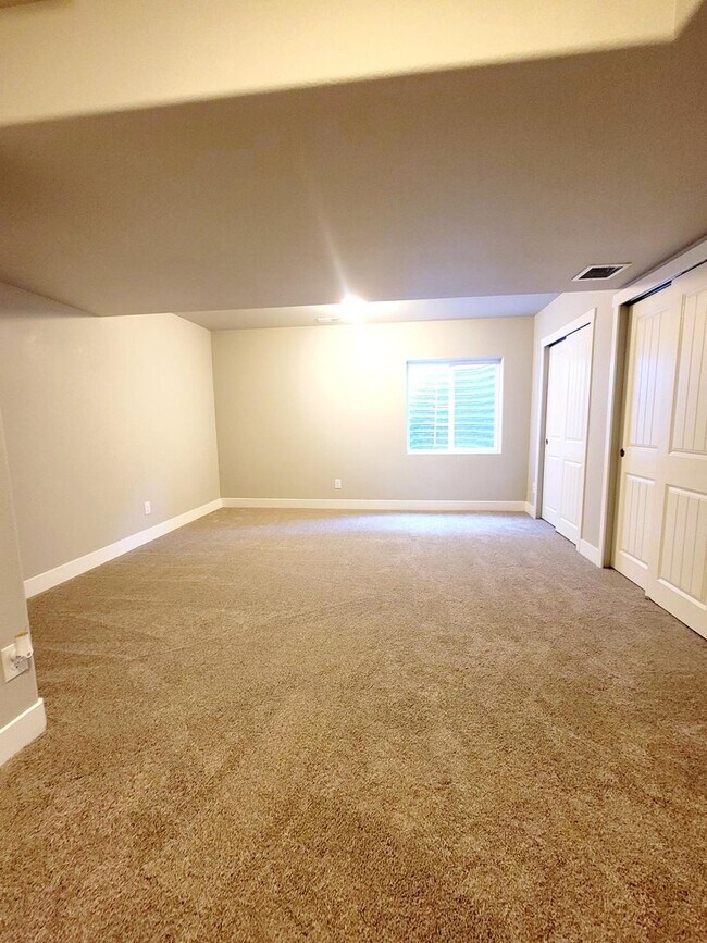 Building Photo - 7376 Peachleaf Dr