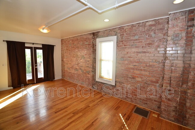 Building Photo - 540 N 600 W