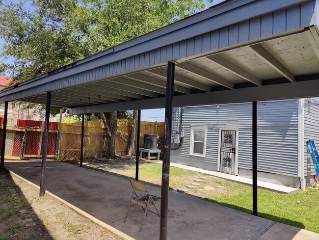 Building Photo - 4100 S Tonti St
