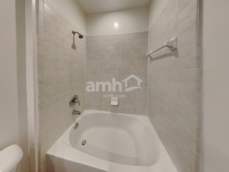 Building Photo - 1040 Moosehead Dr