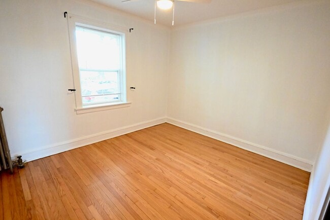 Building Photo - 2421 W Ardmore Ave