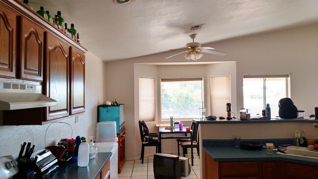 Building Photo - 10824 S Ave Primavera