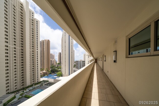 Building Photo - Luxury 3 Bed 2 Bath in the Allure