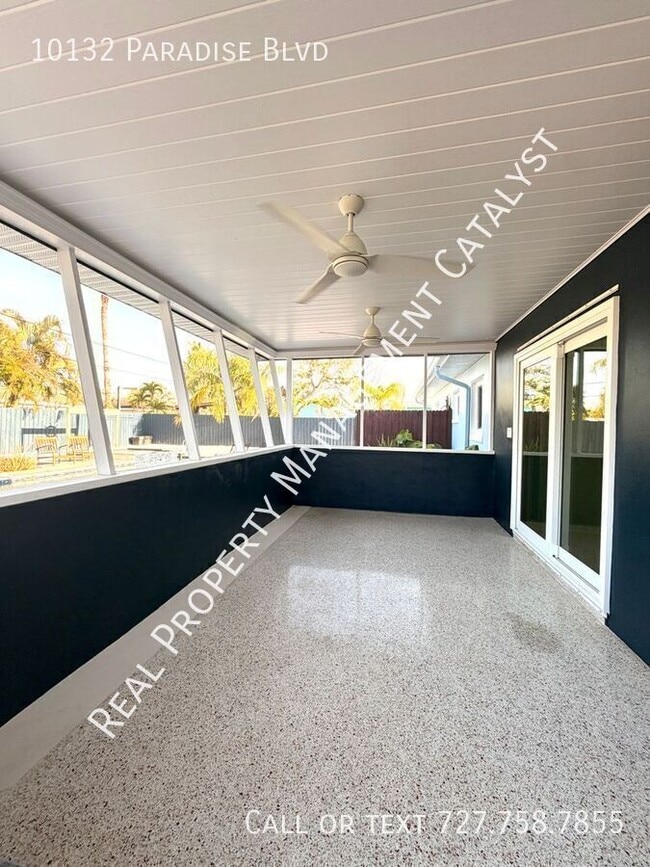 Building Photo - 10132 Paradise Blvd