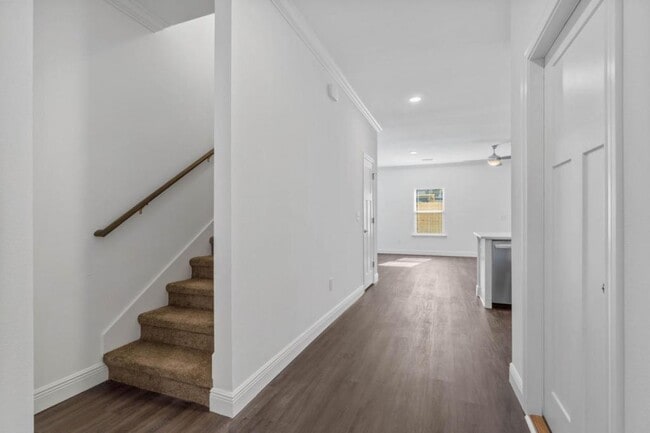 Building Photo - 533 Hill Ln