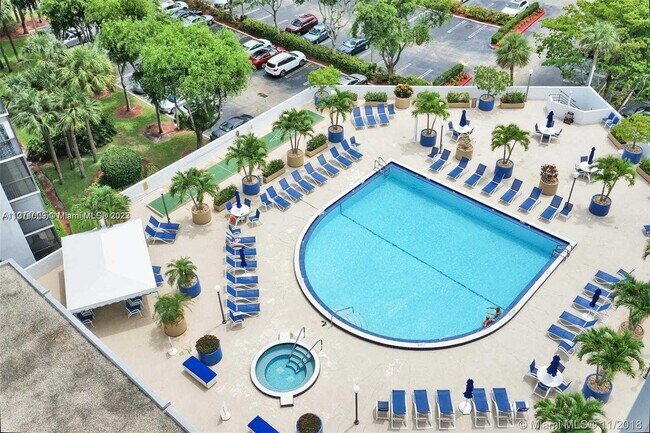 Building Photo - 3701 N Country Club Dr