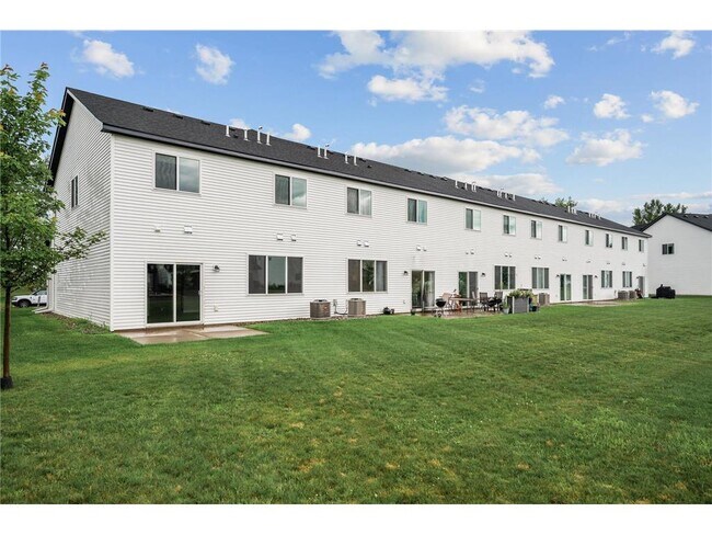 Building Photo - 2117 Cleveland Ln S