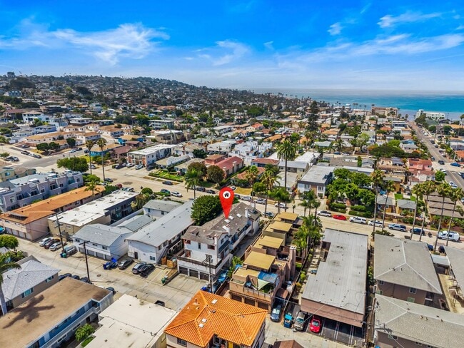 Building Photo - Spacious 3 Bed / 3 Bath Ocean Beach Townhome with Private Patio & Garage - Available NOW