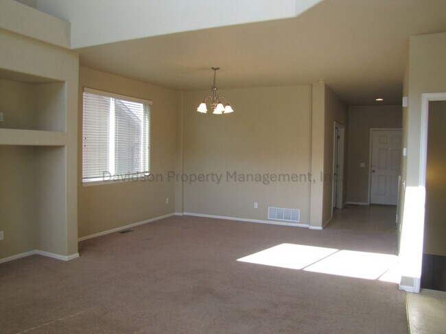 Building Photo - Spacious 3 Bedroom House in Southeast Colorado Springs